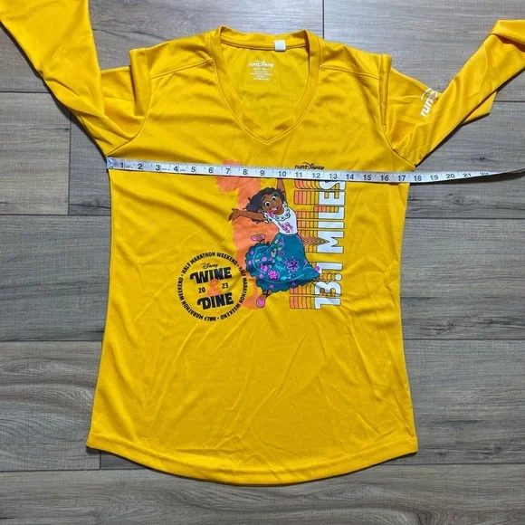 Run Disney Womens 2023 Half Marathon Encanto Mirabel Wine And Dine Shirt‎ Small - Picture 2 of 10